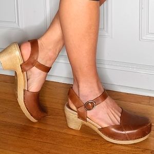 Dansko 2.5" in Heel Mary Janes Size 9.5/40 Brown Ankle Strap